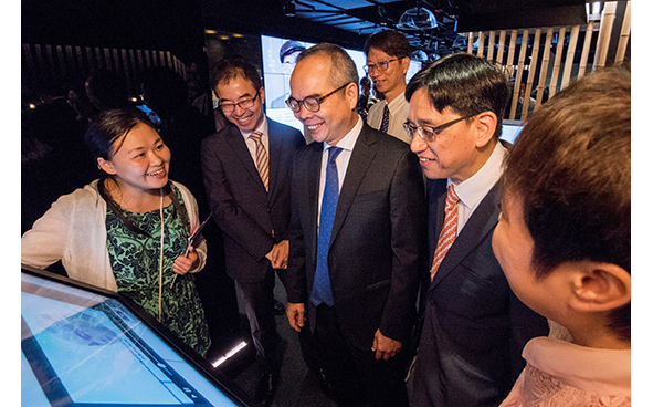 The Secretary for Home Affairs and other guests touring the Centre 