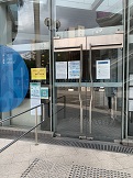 Automatic door at the foyer