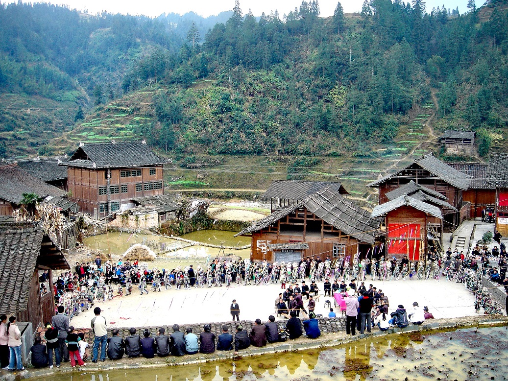 A convivial scene of singing Stamping Song