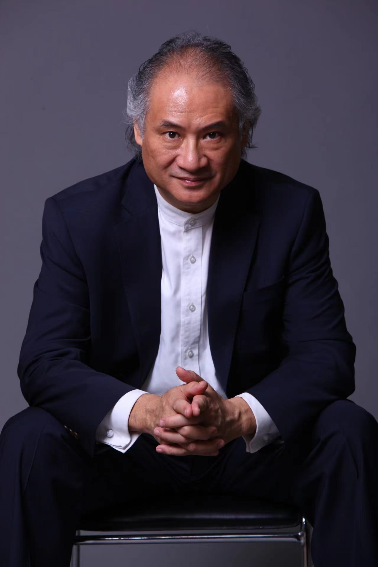何榮教授