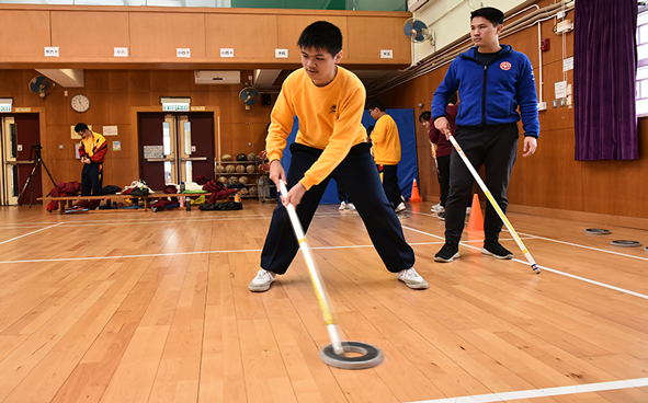 地板曲棍球运动示范 (匡智屯门晨辉学校)